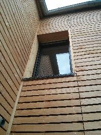 Finition esthétique de l'ITE en bardage bois ajouré Finition esthétique de l'ITE en bardage bois ajouré