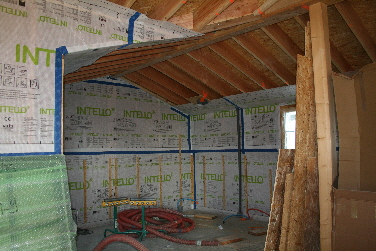 En cours de pose de la membrane d'étanchéité En cours de pose de la membrane d'étanchéité