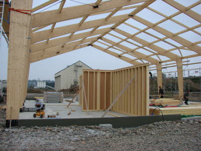 Les murs ossature bois des bureaux sont fabriqu�s